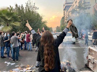 İran’da Mehsa Emini protestoları: Değişim mümkün mü?